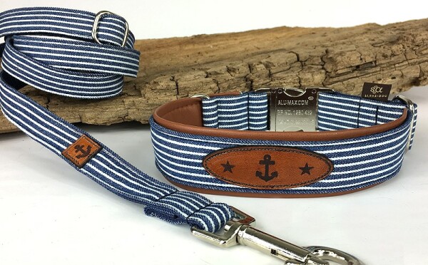 Halsband Baltic Stripes marine-weiß m. Lederlabel und Kunstleder unterlegt 2,5 cm breit / 37-39 cm lang mit Symbol Namen des Hundes Aluminium