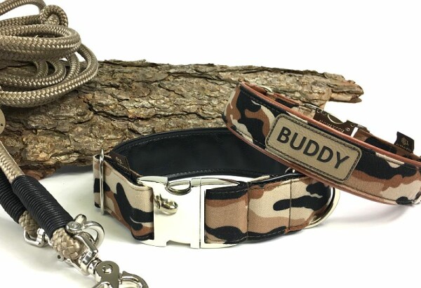 Halsband Camouflage sand m.Kunstleder unterlegt- optional Namenslabel 3 cm breit / 46-48 cm lang cognac Aluminium mit Label