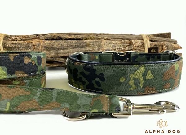 Halsband Camouflage m.Kunstleder unterlegt- optional Namenslabel 2 cm breit / 27-29 cm lang Aluminium Kunstleder schwarz mit Label  ( cognacbraun )