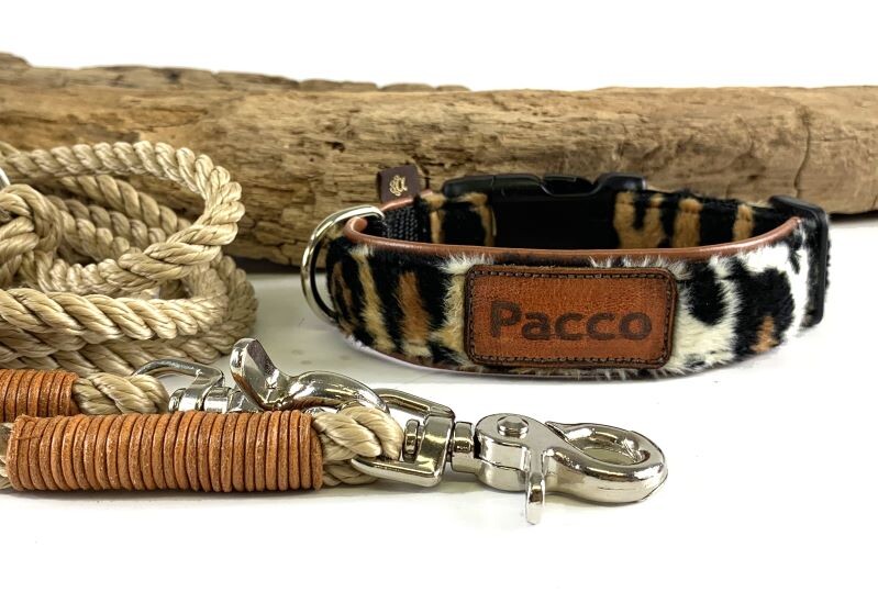 Fellhalsband mit Namenspatch und Kunstleder unterlegt