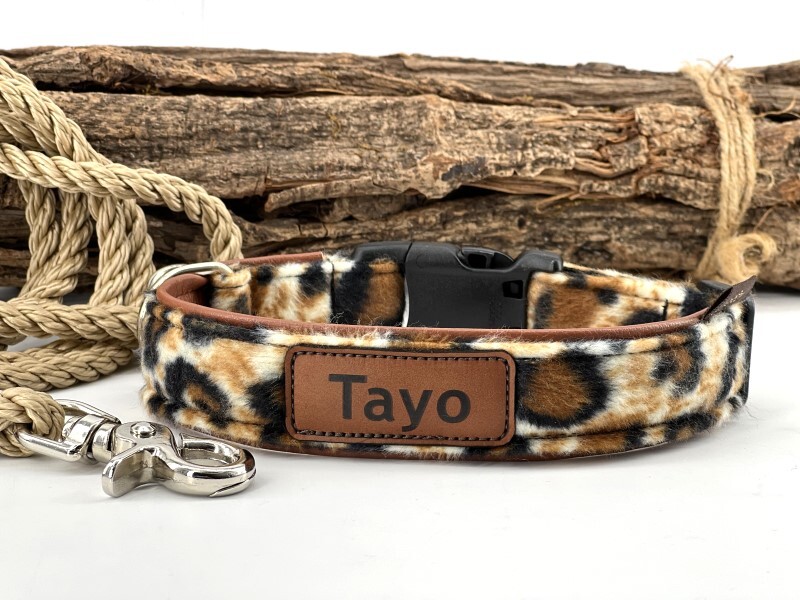 Fellhalsband mit Namenspatch und Kunstleder unterlegt